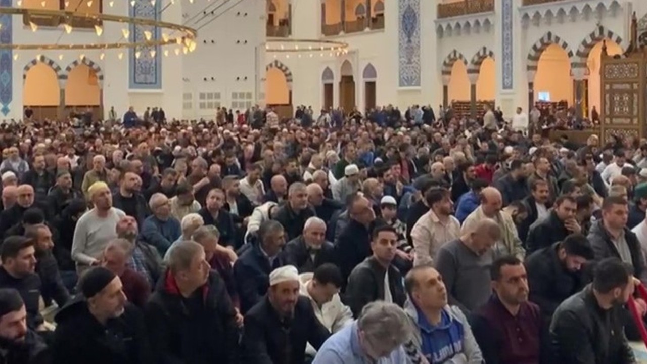 İstanbul’da Kadir Gecesi’nde Büyük Çamlıca Camii’ne Yoğun İlgi