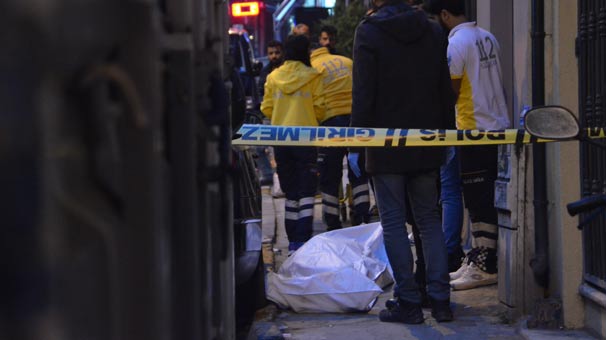 İstanbul'da kaldırımda dehşet! Kimse nedenini anlayamadı