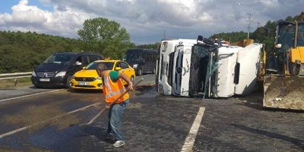 İstanbul'da kamyon devrildi! 1 ağır yaralı var