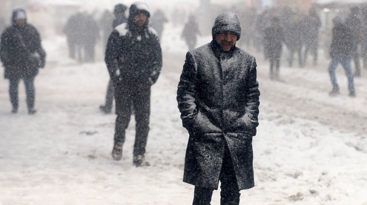 İstanbul'da kar durdu, buz çilesi başladı