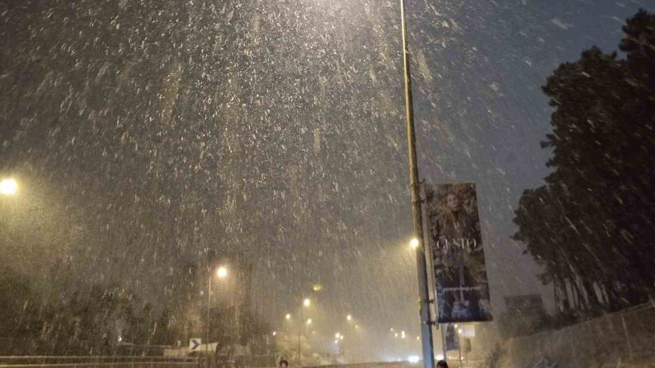 İstanbul'da kar etkisini artırdı