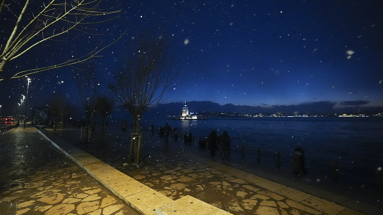 İstanbul'da kar etkisini sürdürüyor! Buzlanmaya dikkat