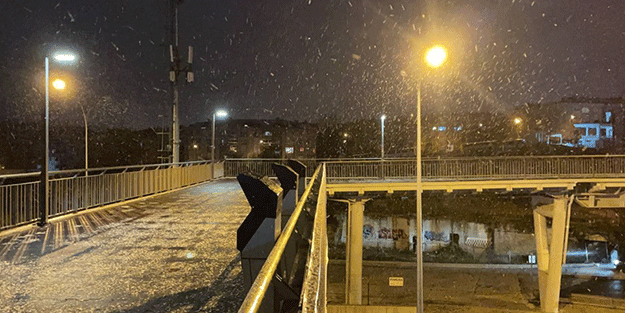 İstanbul'da kar yağışı aralıklarla etkili oluyor