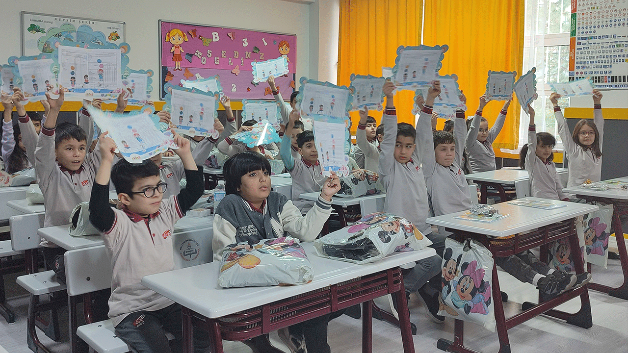 İstanbul'da karne günü! Öğrenciler tatil için geri sayıma başladı