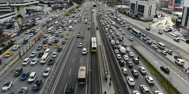 İstanbul’da kısıtlama öncesi trafik yoğunluğu böyle görüntülendi