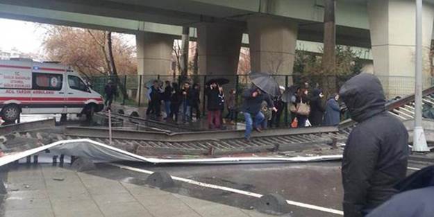 İstanbul'da köprü çöktü!