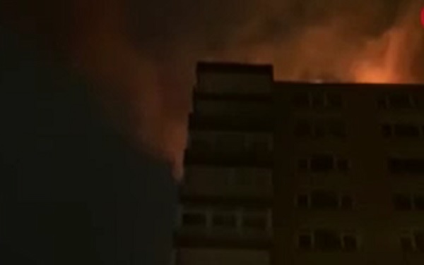 İstanbul'da korku dolu anlar! Apartmana yıldırım düştü