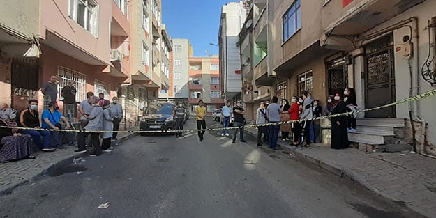 İstanbul’da korku dolu anlar! Boşaltılan binadan çatlama sesleri geldi