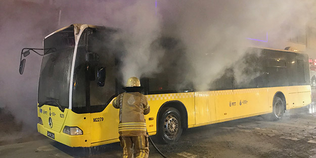 İstanbul'da korku dolu anlar! İETT otobüsü kullanılamaz hale geldi