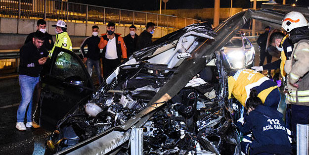 İstanbul'da korkunç kaza! Bariyerlere ok gibi saplandı