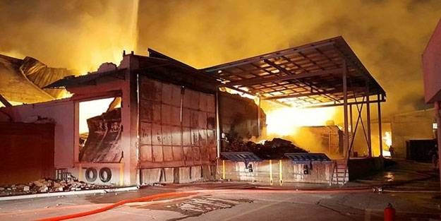İstanbul'da korkutan fabrika yangını