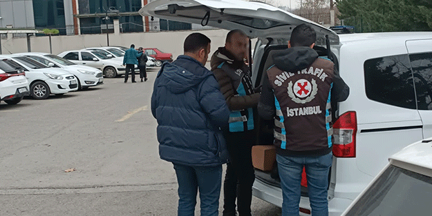 İstanbul'da kucağında çocukla minibüs kullanan sürücüye para cezası kesildi