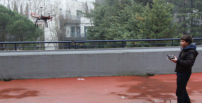 İstanbul'da lise öğrencileri yangın söndüren drone geliştirdi