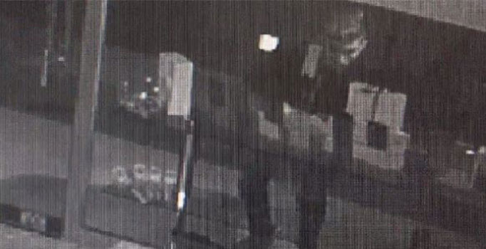 İstanbul'da maket cep telefonunu gerçek sanıp çaldı