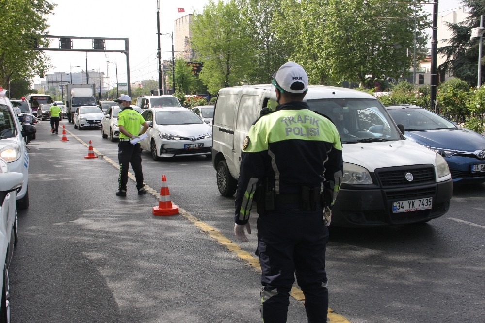 İstanbul’da ‘maske ve sosyal mesafe’ denetimi yapıldı 
