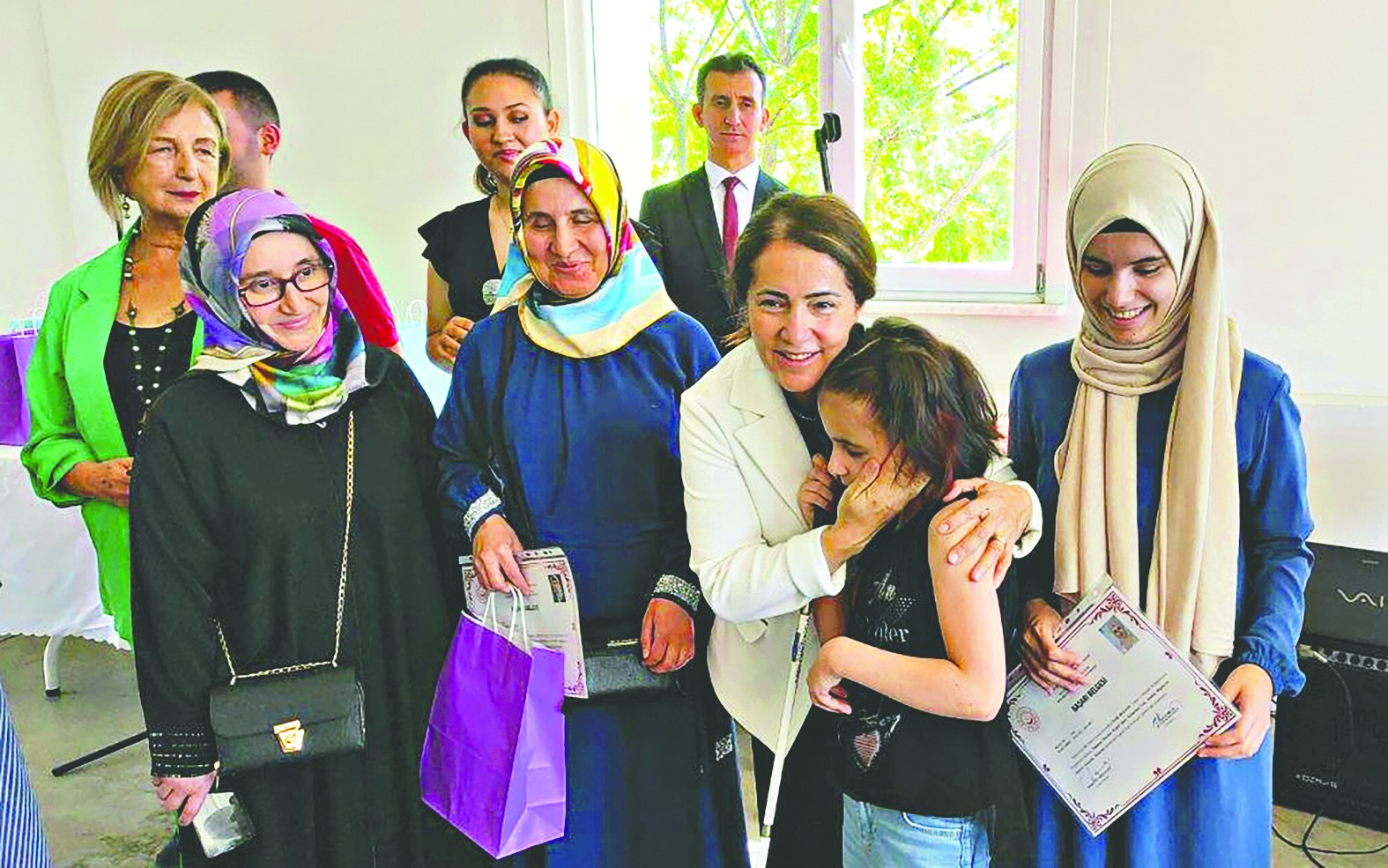 İstanbul’da mesleki eğitimini tamamlayan görme engellilere sertifikaları verildi