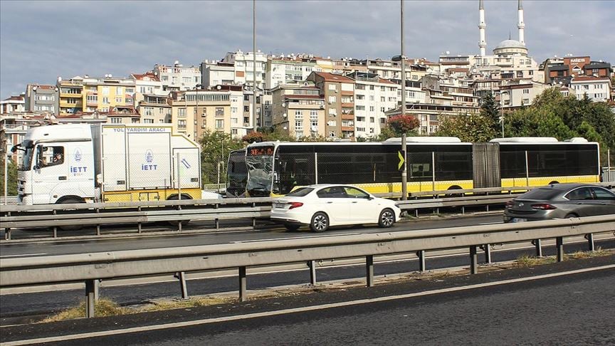 İstanbul'da metrobüs kazası meydana geldi