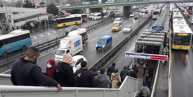 İstanbul'da koronavirüs metrobüste bulaşıyor!