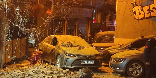 İstanbul'da metruk binanın tavanı çöktü