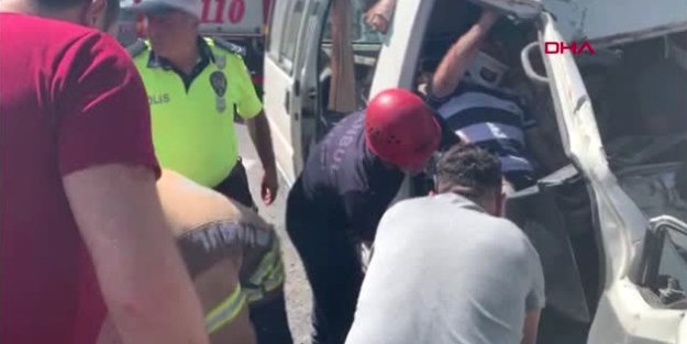 İstanbul'da minibüs takla attı! Yaralılar var