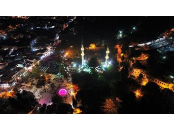 İstanbul’da Miraç Kandili’nde camiler doldu taştı
