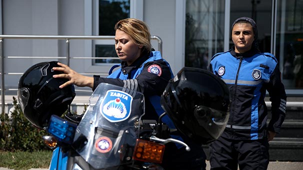 İstanbul'da motosikletli kadın zabıta ekipleri görev başında