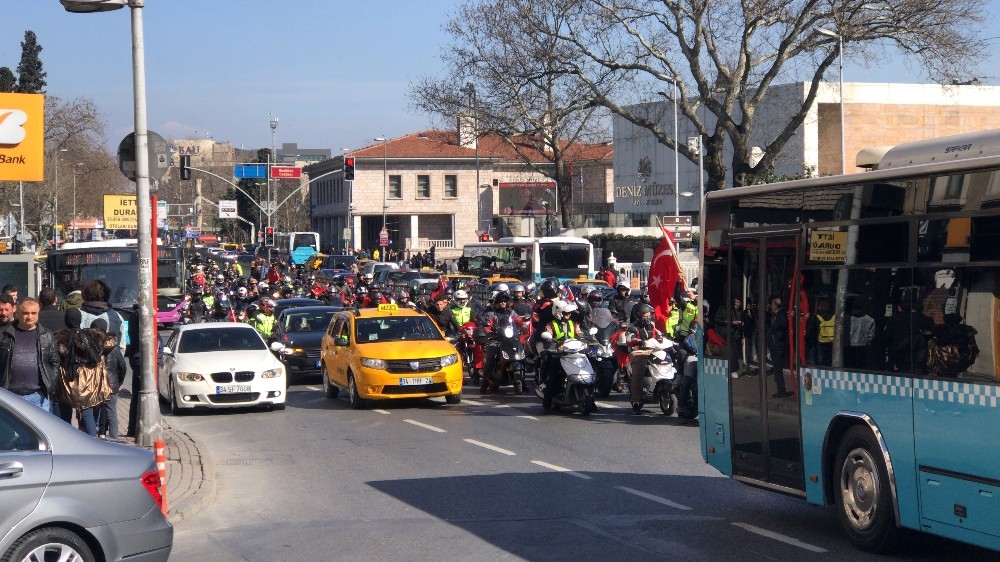 İstanbul’da motosikletlilerden İdlib şehitleri için konvoy 