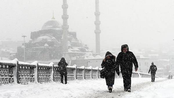 İstanbul'da öğleden sonra okullar tatil mi? İstanbul Valiliği kar tatili açıklaması yaptı mı?