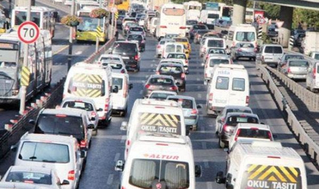 İstanbul'da ‘okul servisi’ yoğunluğu yaşanıyor