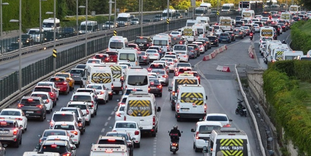 İstanbul'da ''okul'' trafiği!