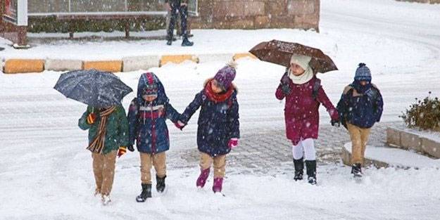 İstanbul’da okullar tatil mi? 14 Mart Pazartesi İstanbul'da okullar tatil mi, Valilik açıklaması var mı 2022? İstanbul okul var mı yok mu?