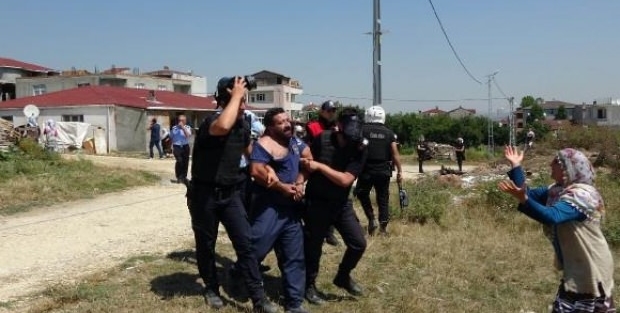 İstanbul'da olaylı yıkım! Polisler yaralandı