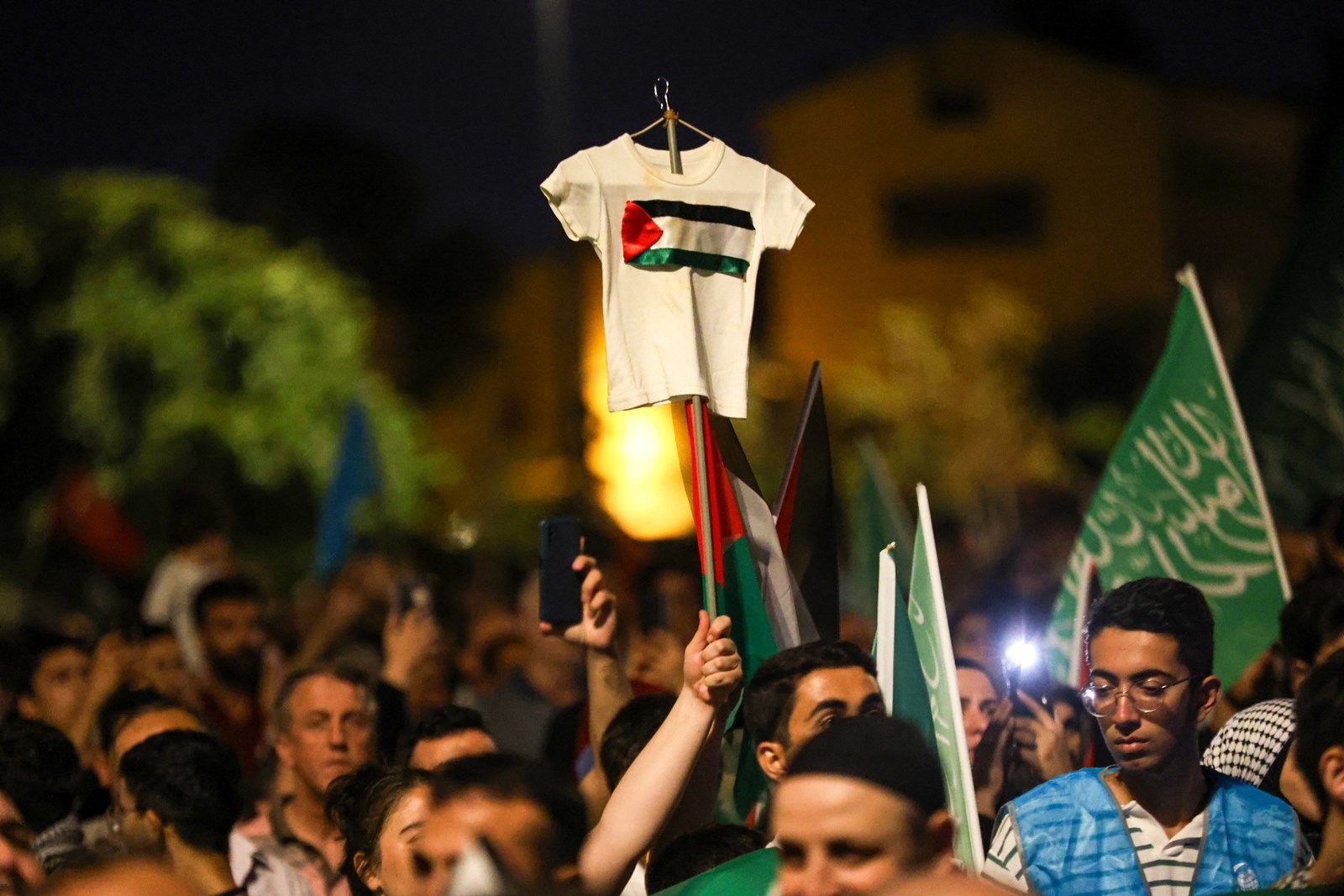 İstanbul’da on binlerce kişi Filistinli şehitler için yürüdü