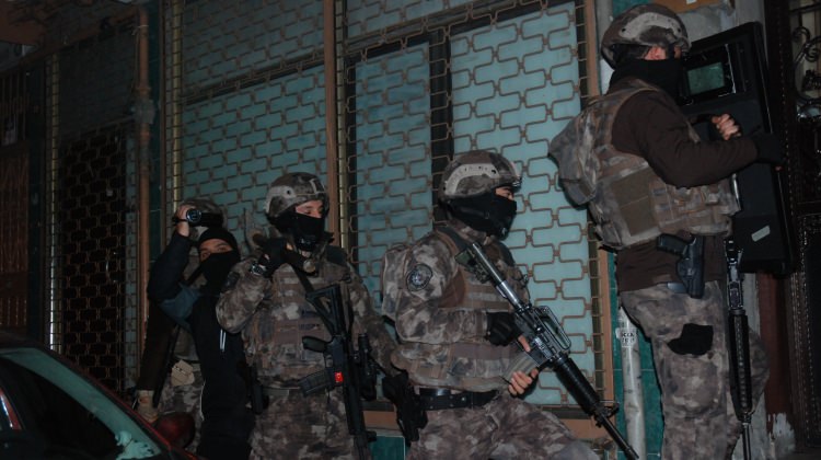 İstanbul'da operasyon: Çok sayıda gözaltı var