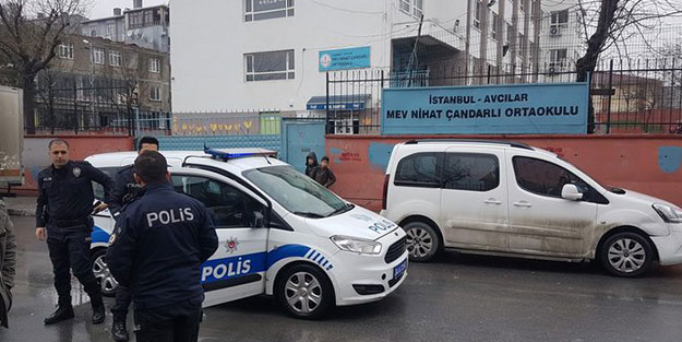 İstanbul'da ortaokul öğrenci dehşet saçtı