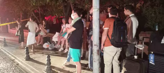 İstanbul'da otelde can pazarı! Turistler tahliye edildi