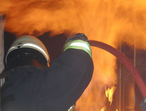 İstanbul'da oto sanayide yangın korkusu!
