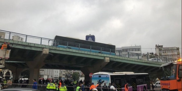 İstanbul'da otobüs kazası! Tramvay seferleri durdu
