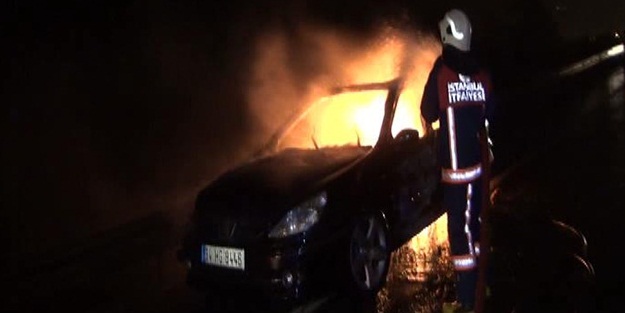 İstanbul'da otomobil alev aldı