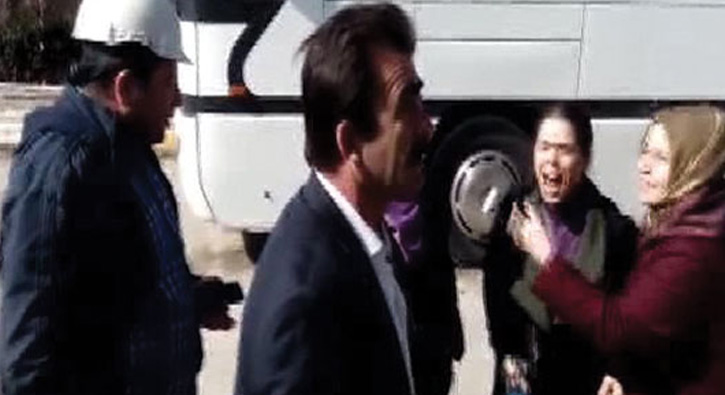 İstanbul'da otomobilin üzerine inşaattan taş düştü