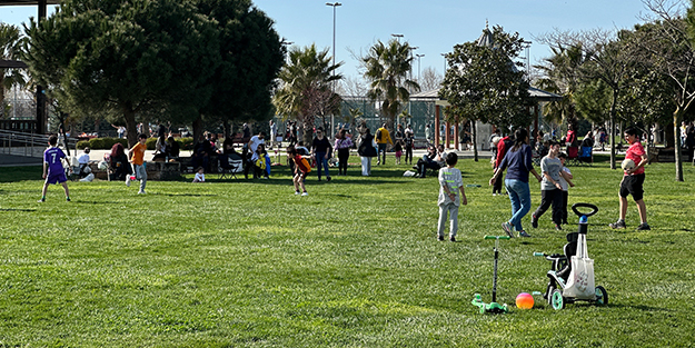 İstanbul’da oyunu kullanan vatandaşlar sahillere akın etti