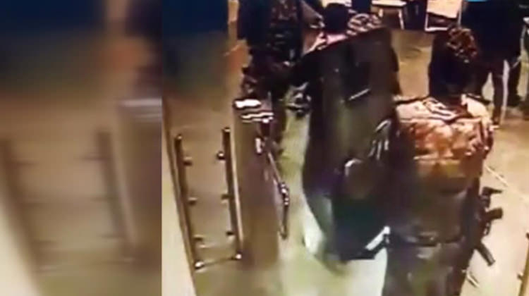 İstanbul'da Özel harekat affetmedi! Rezidansa baskın