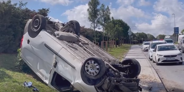İstanbul'da panelvanla motosiklet çarpıştı! Yaralılar var