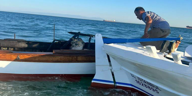 İstanbul'da panik anları! Alev alan tekne jet ski ile söndürüldü