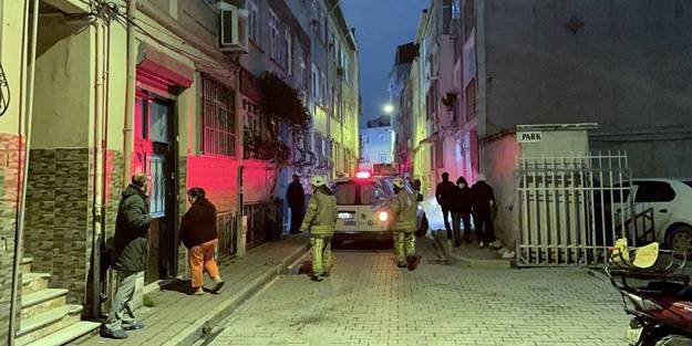 İstanbul'da panik! Kamyonet doğal gaz panosuna çarptı