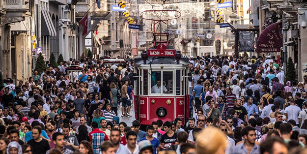 İstanbul'da panik! Kimi kaçıştı, kimi telefona sarıldı