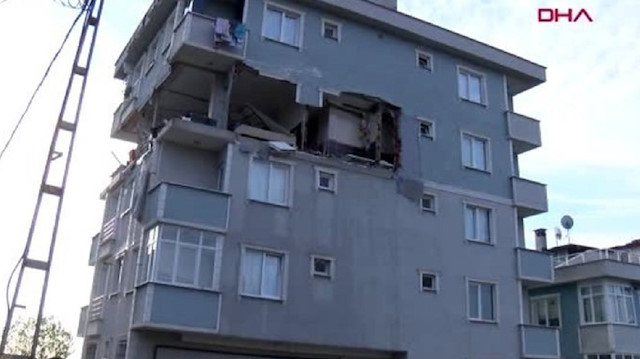 İstanbul'da patlama: Duvarlar çöktü