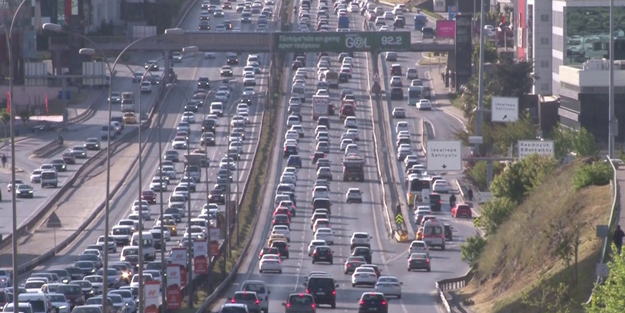 İstanbul'da pazar günü trafik yoğunluğu yüzde 49'lara ulaştı