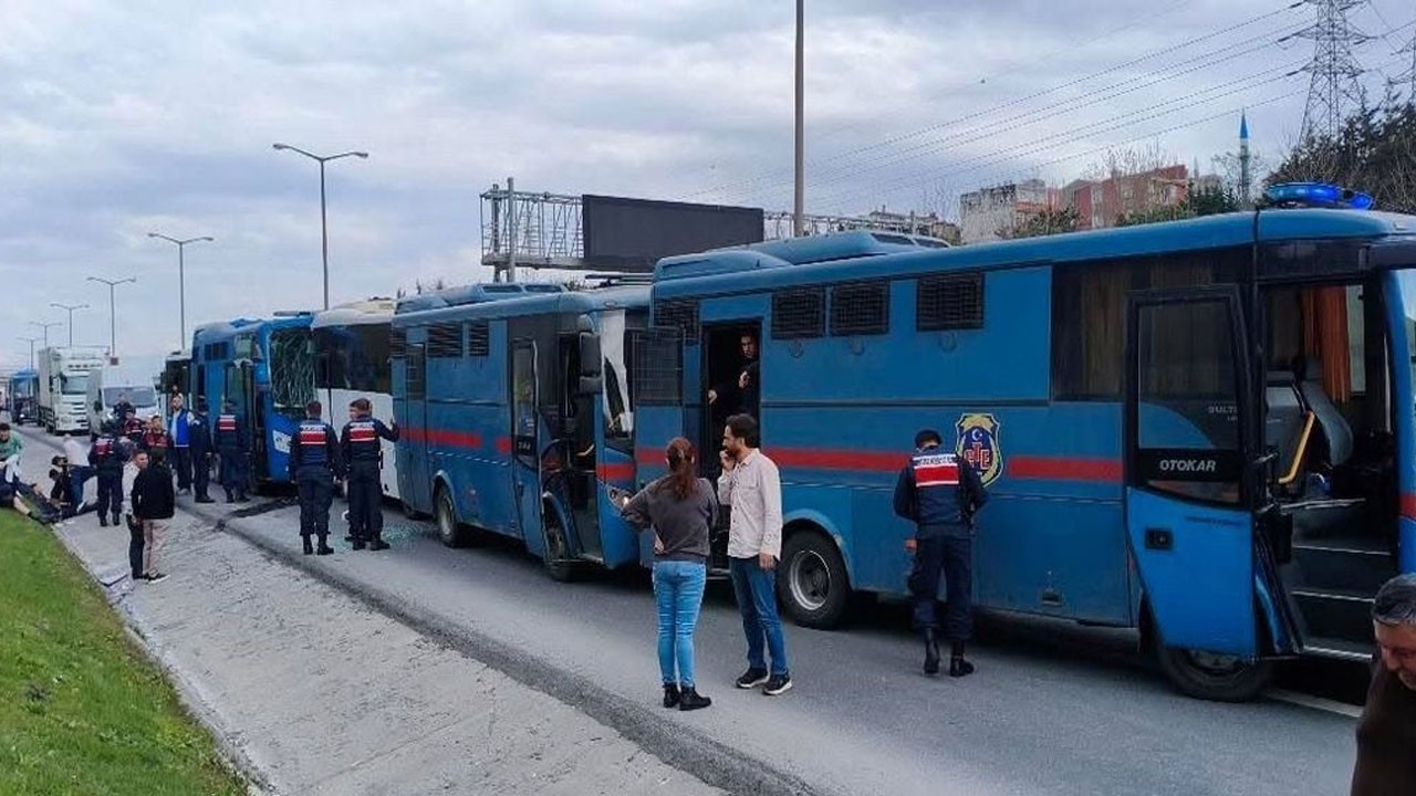İstanbul'da peş peşe seyreden mahkum dolu 4 cezaevi aracı kaza yaptı
