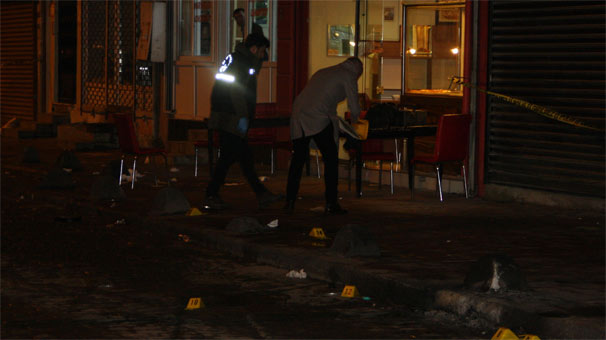 İstanbul'da pidecide oturan müşterilere silahlı saldırı: 3 yaralı